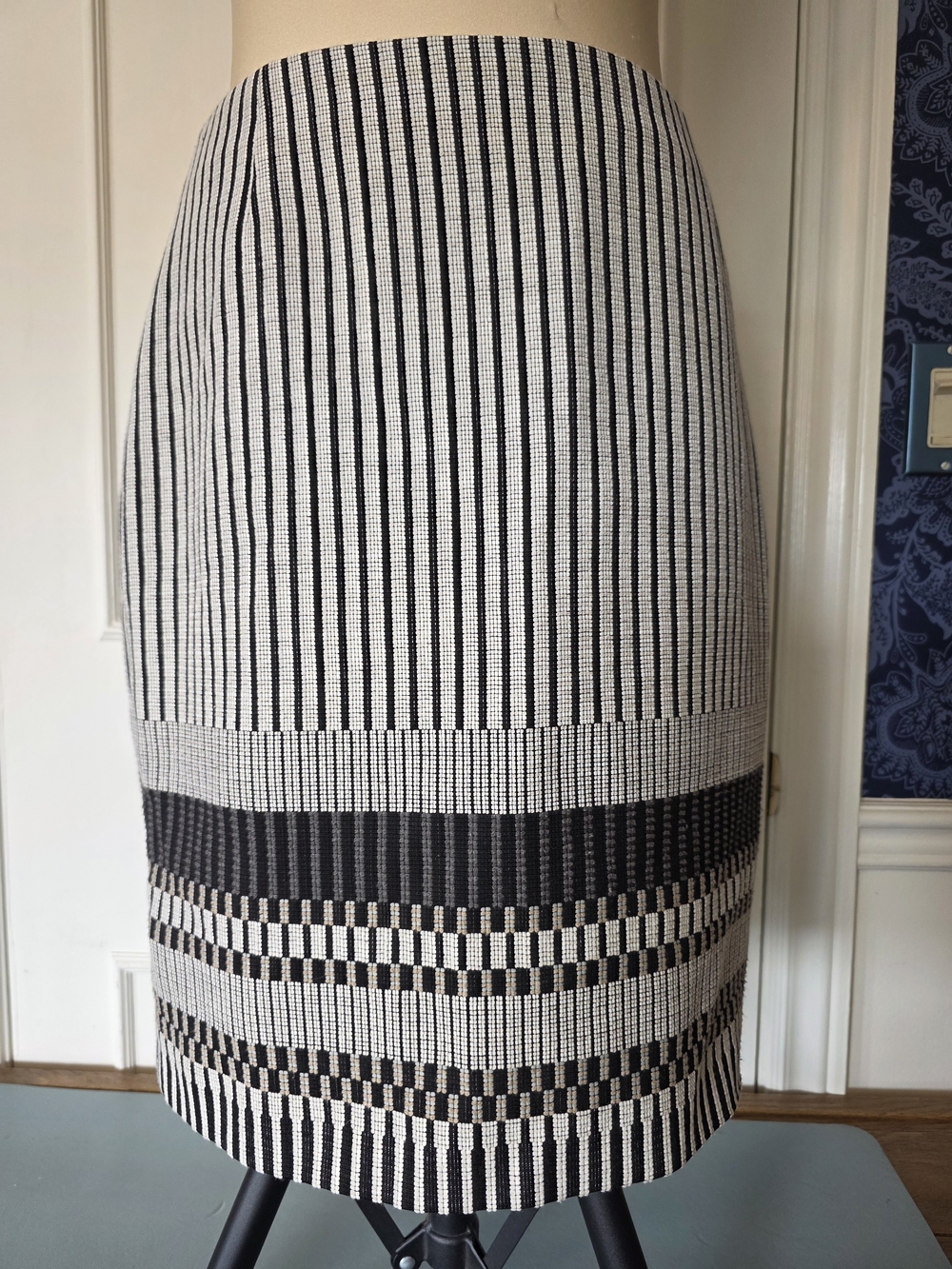 BOSS Hugo Boss Vemala Striped Textured Pencil Skirt Size 6 Workwear Office